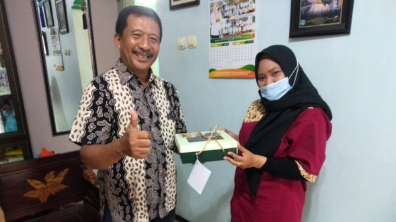Pemberian Hampers