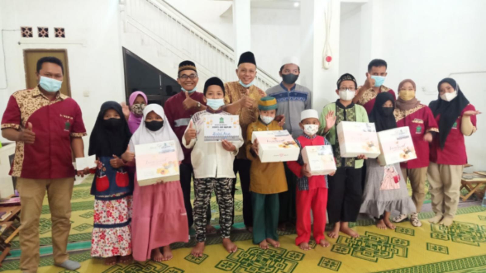 Berbagi dengan yayasan