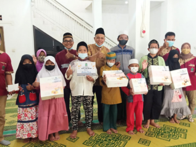 Berbagi dengan yayasan